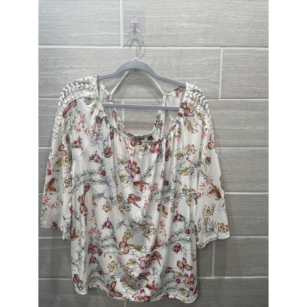 Unique spectrum Knits women's 2x butterfly‎ and floral top 3/4 Sleeves with lace